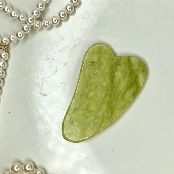 Genuine Jade Gua Sha Stone Facial Massaging Tool Anti Aging - Picture 4 of 5
